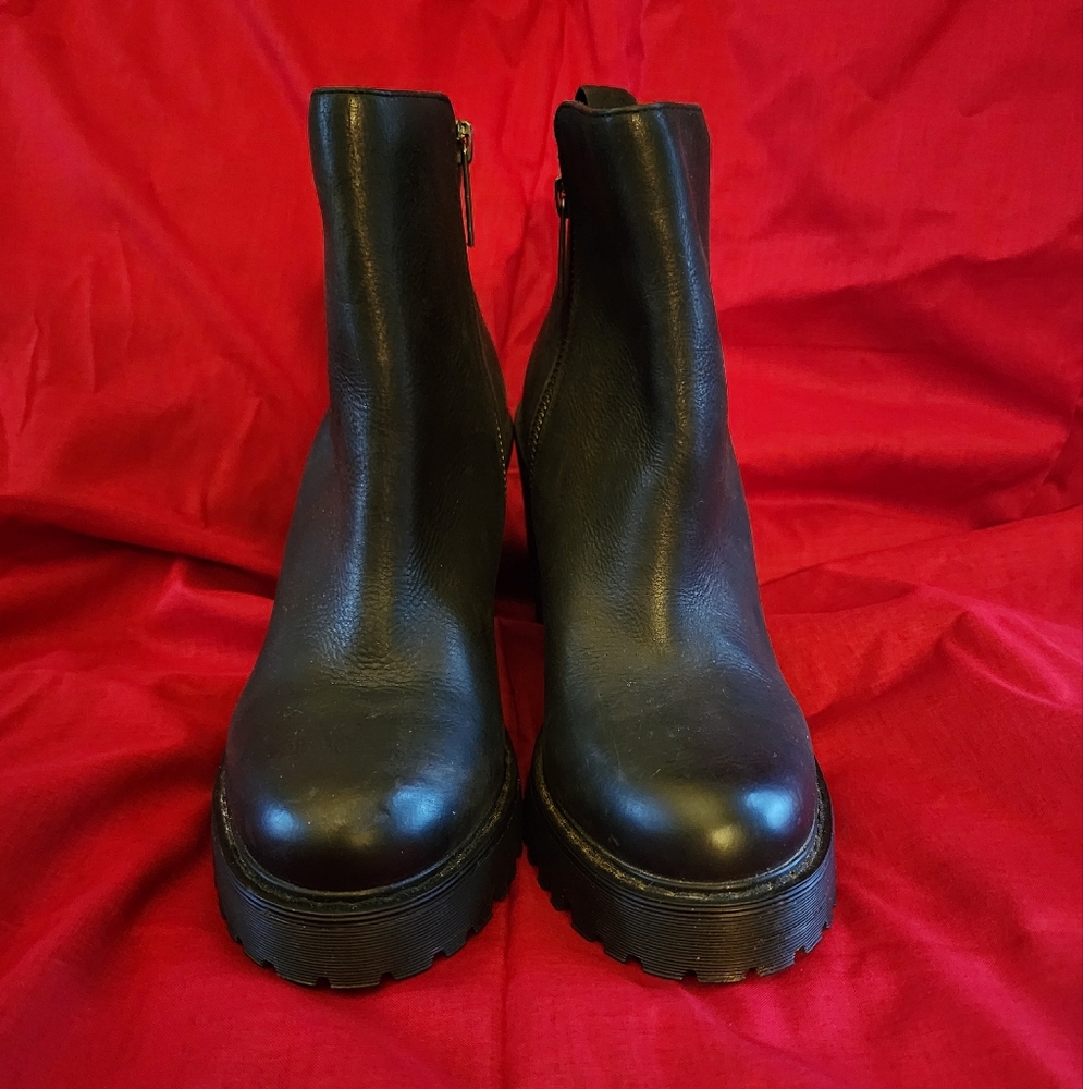 Dr. Martens Magdalena Women's Leather Ankle Boot
